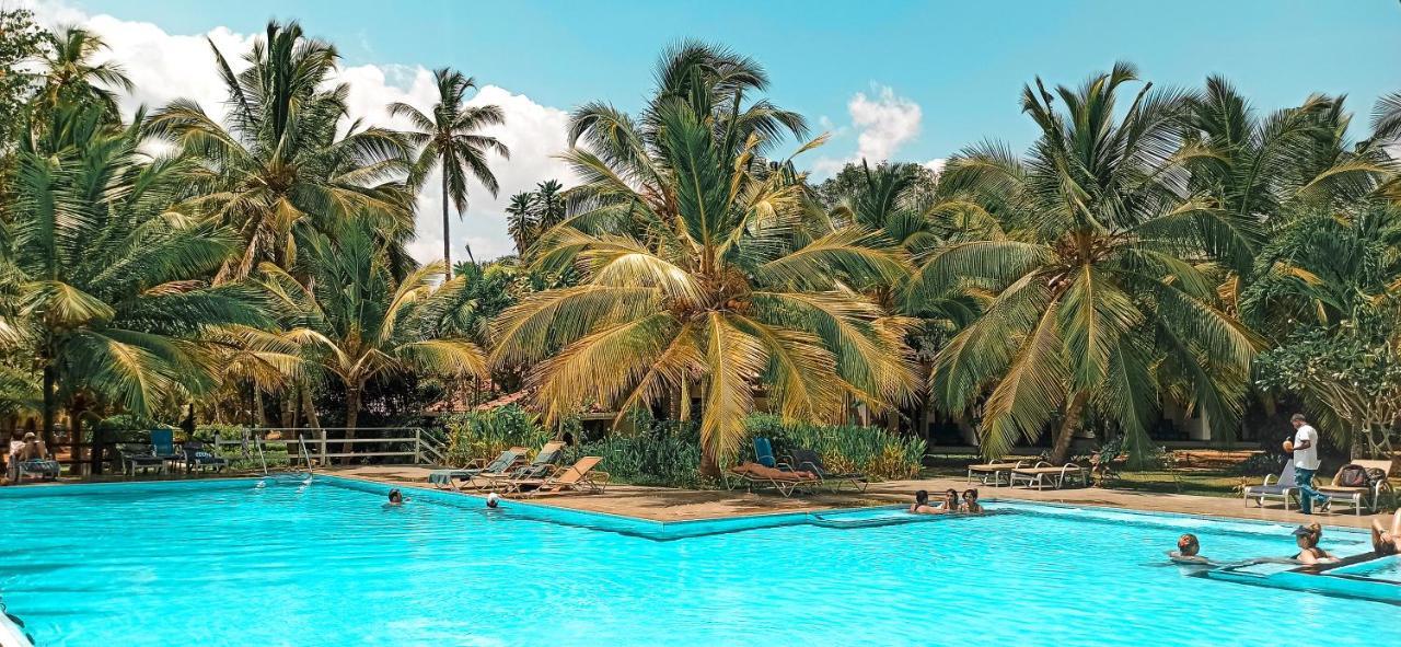 Lagoon Paradise Beach Resort Тангалла Экстерьер фото