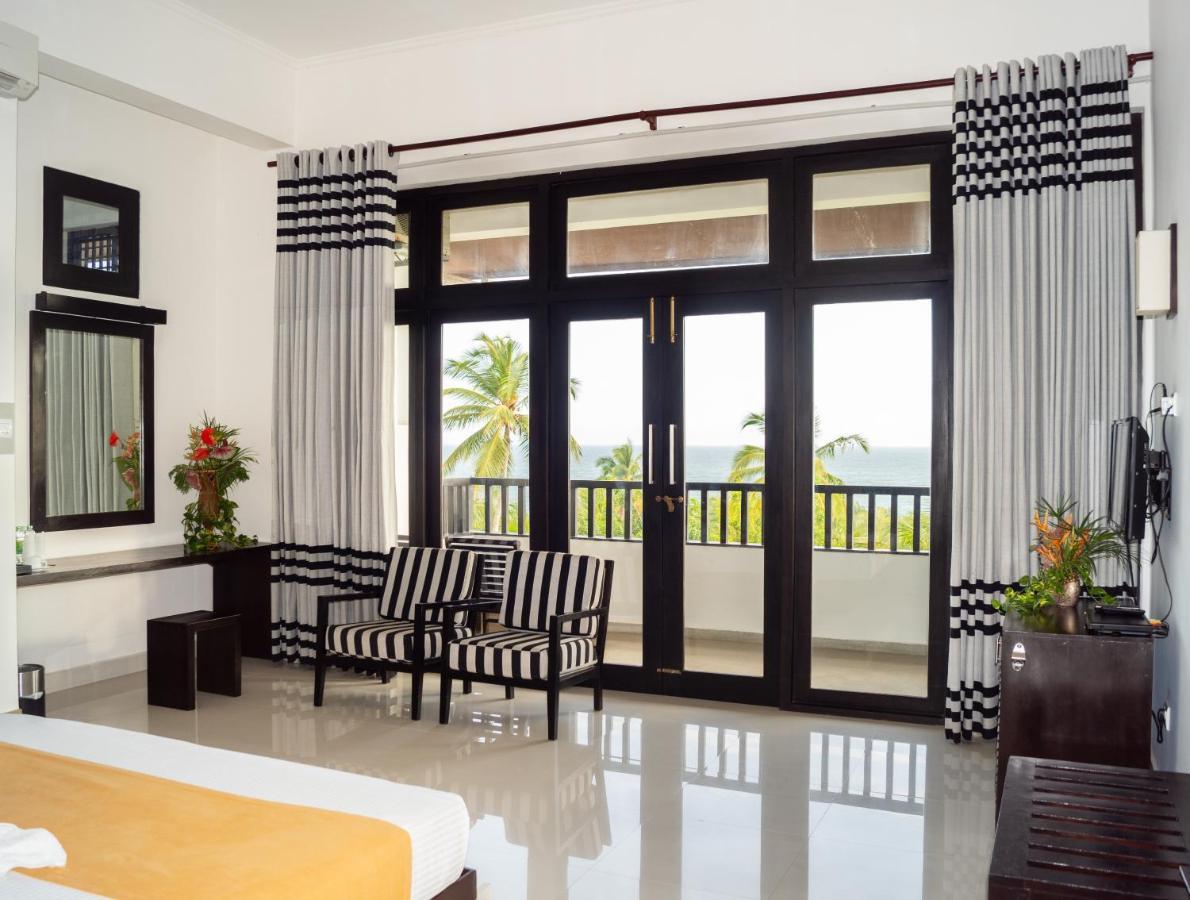 Lagoon Paradise Beach Resort Тангалла Экстерьер фото