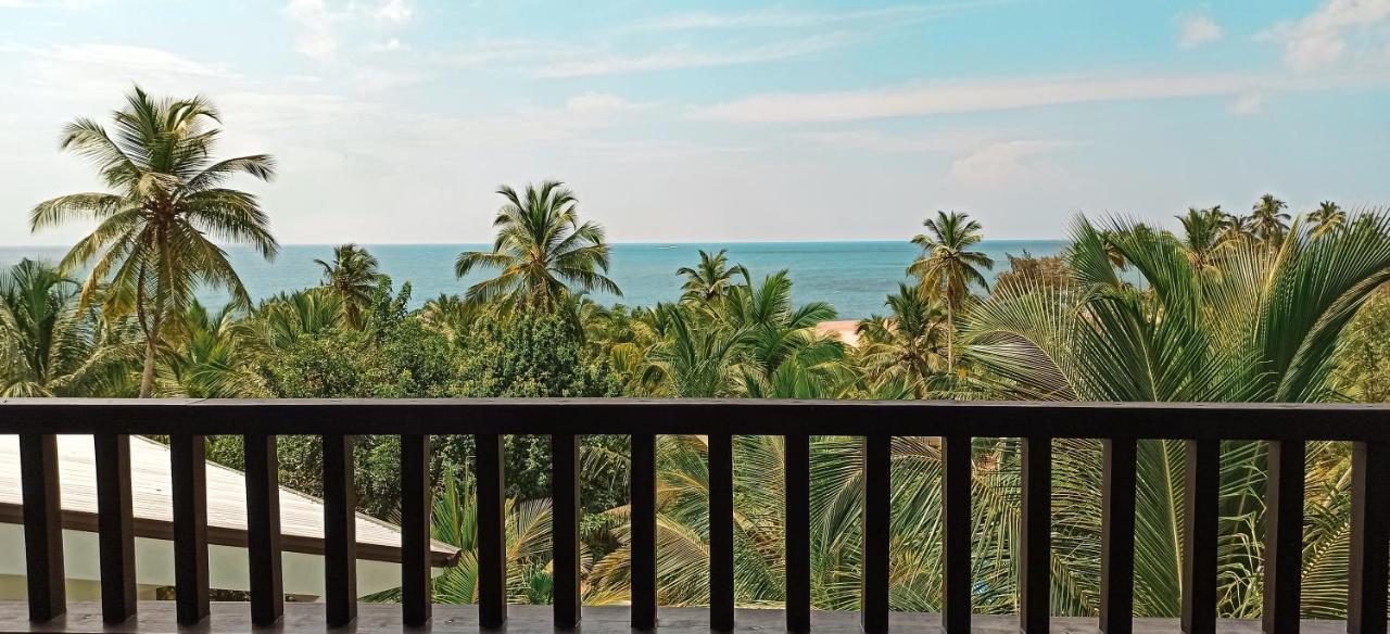 Lagoon Paradise Beach Resort Тангалла Экстерьер фото