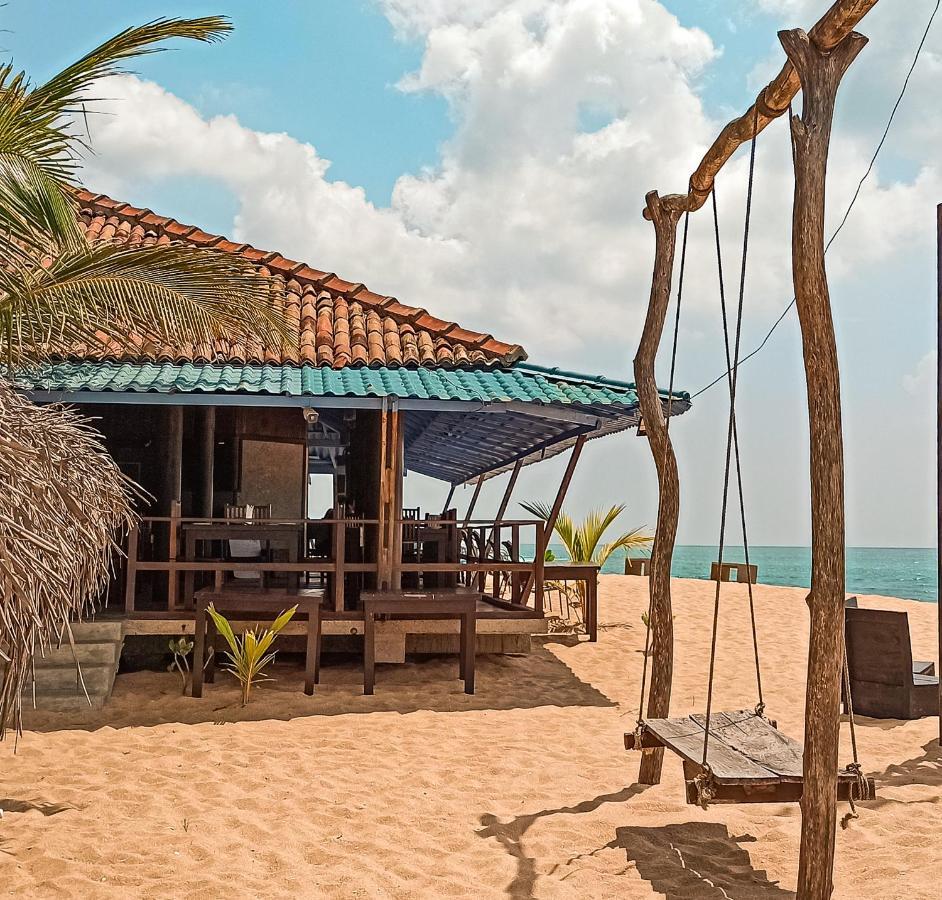 Lagoon Paradise Beach Resort Тангалла Экстерьер фото