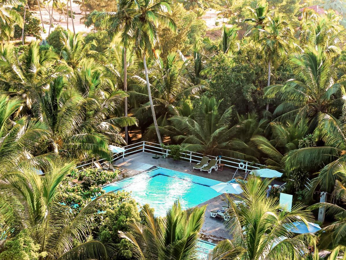 Lagoon Paradise Beach Resort Тангалла Экстерьер фото