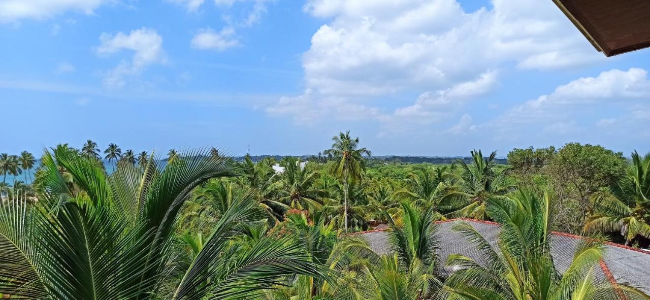 Lagoon Paradise Beach Resort Тангалла Экстерьер фото