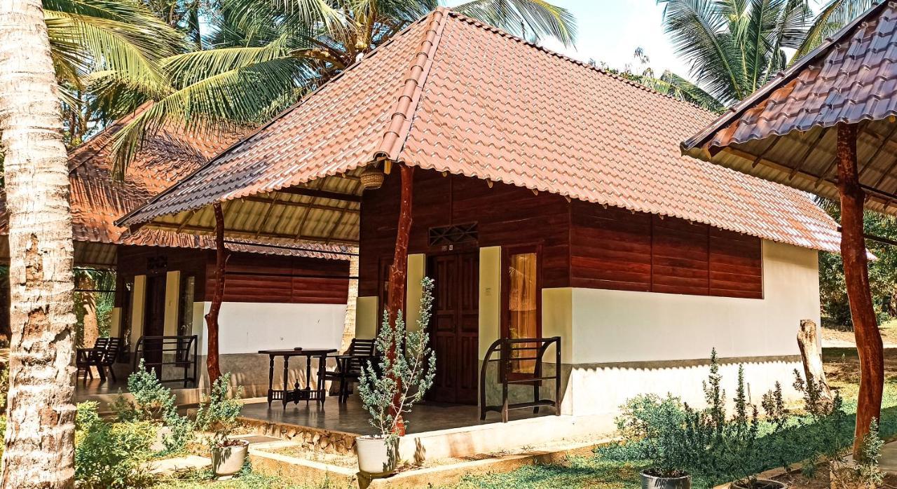 Lagoon Paradise Beach Resort Тангалла Экстерьер фото
