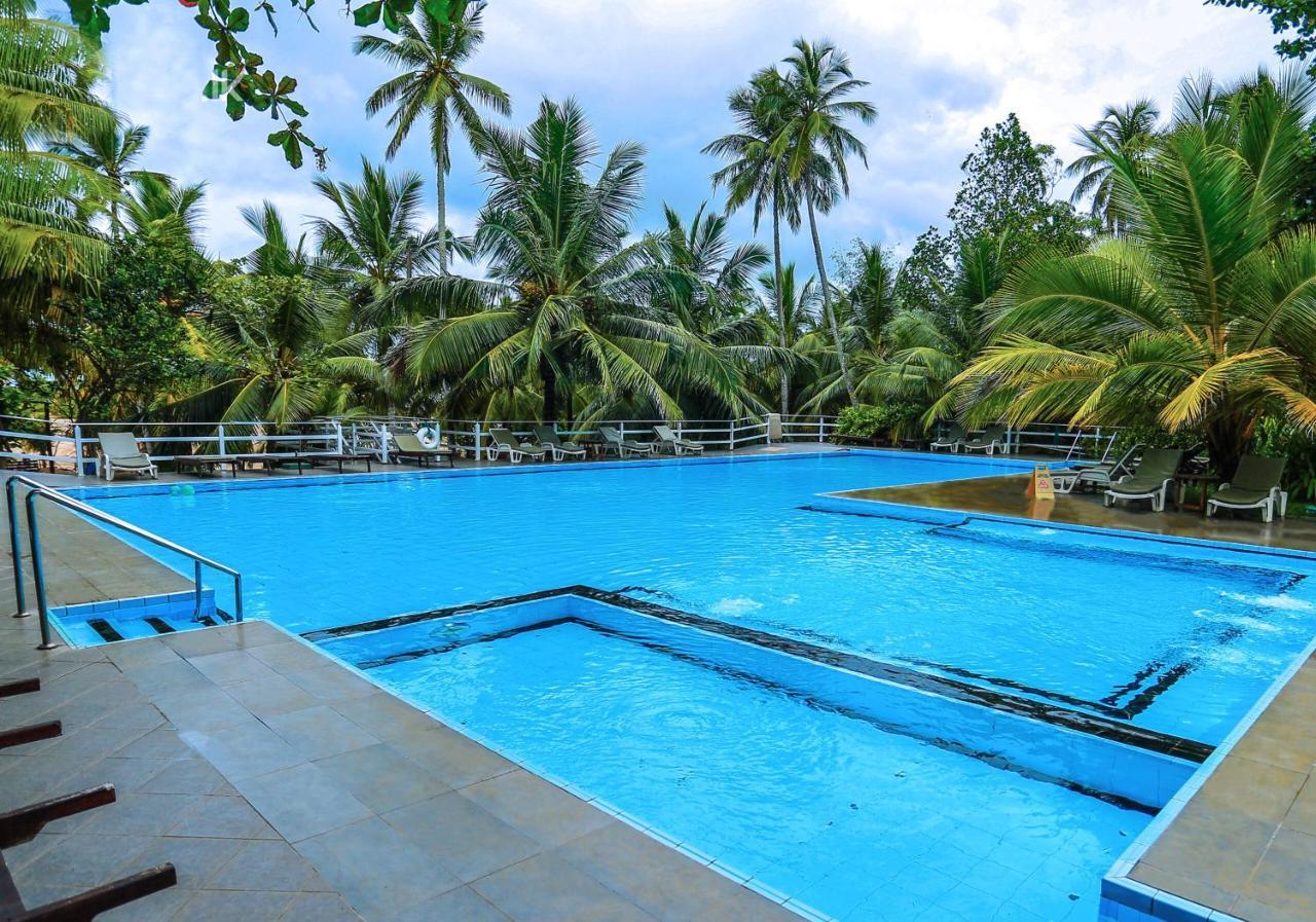Lagoon Paradise Beach Resort Тангалла Экстерьер фото