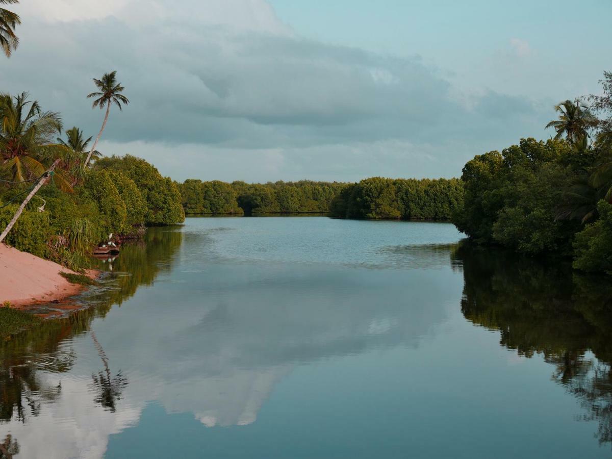 Lagoon Paradise Beach Resort Тангалла Экстерьер фото